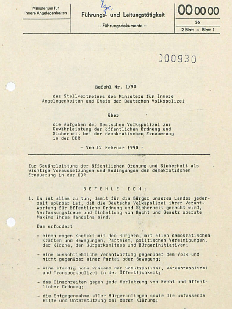 Auszug aus dem historischen Dokument: »Es ist alles zu tun, damit für die Bürger unseres Landes jederzeit spürbar ist, daß die Deutsche Volkspolizei ihrer Verantwortung für öffentliche Ordnung und Sicherheit gerecht wird, …«