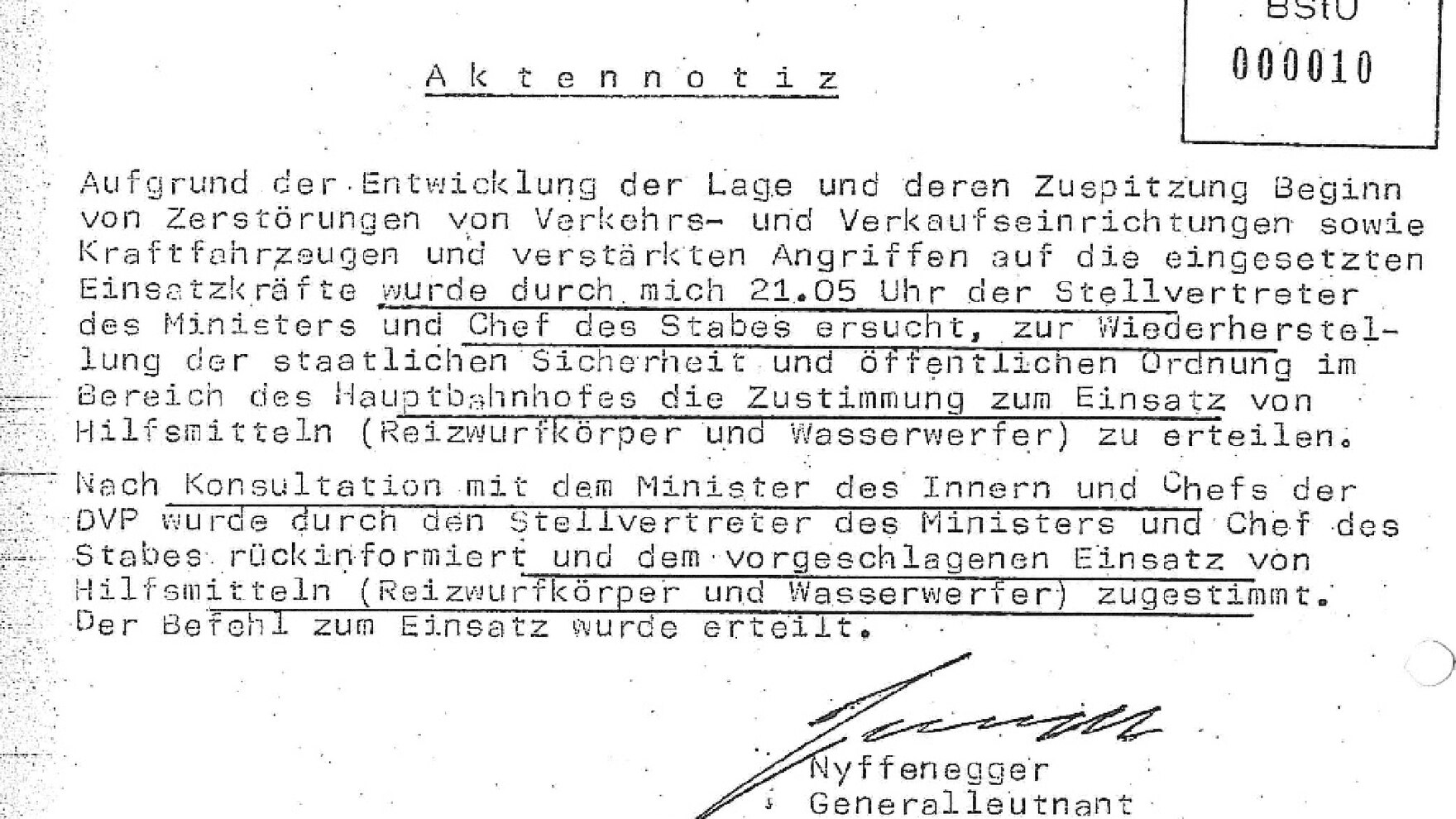 In der Aktennotiz von Generalleutnant Nyffenegger wird beschrieben, wie nach Zustimmung zum Einsatz von »Hilfsmitteln (Reizwurfkörper und Wasserwerfer)« ersucht wurde. Diesem wurde zugestimmt. »Der Befehl zum Einsatz wurde erteilt.«