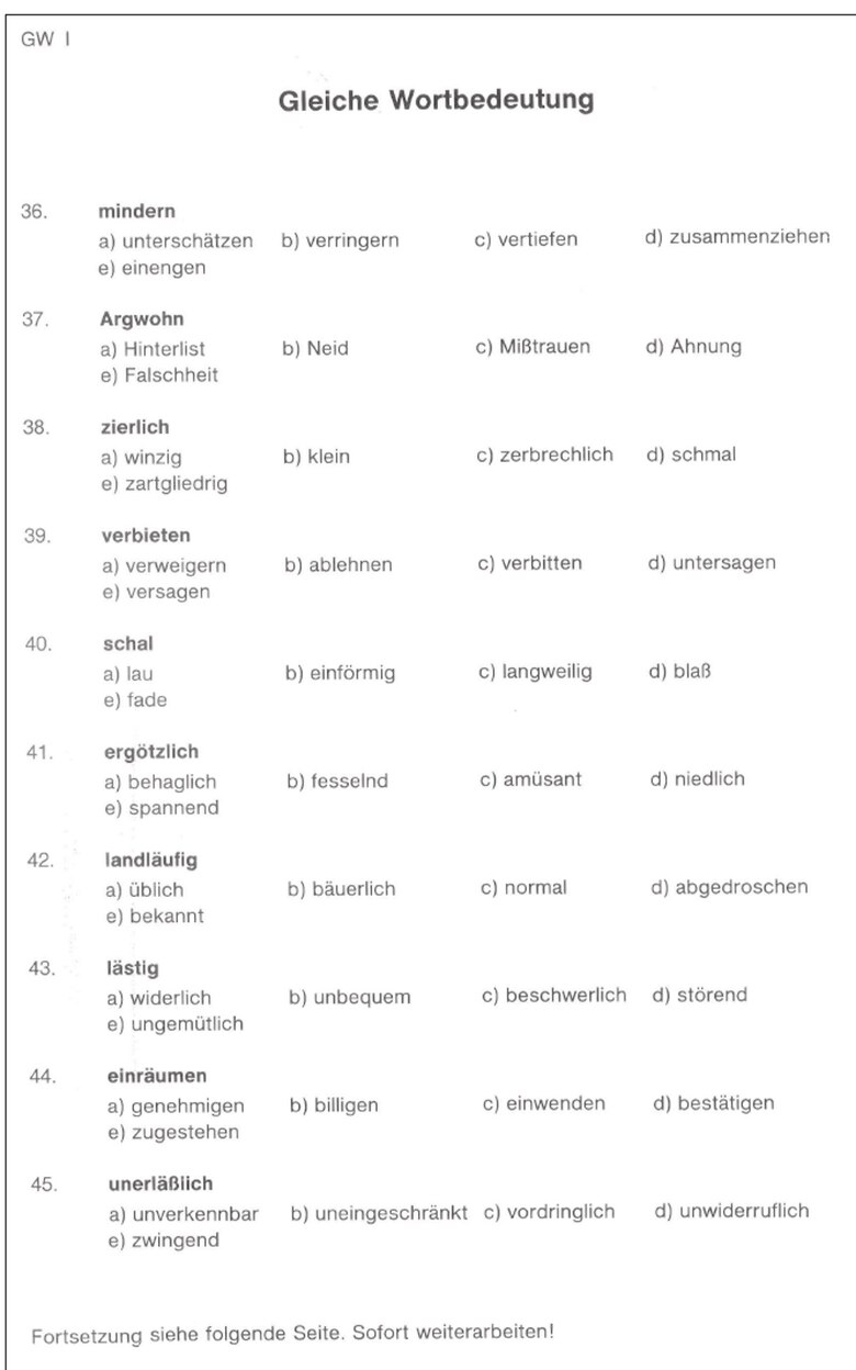 Das Dokument zeigt eine Seite des Eignungstestests zur Sprachkompetenz. Bewerber und Bewerberinnen müssen auf dieser Seite in einer Auflistung gleiche Wortbedeutungen ankreuzen. Zur Auswahl stehen jeweils vier Optionen.